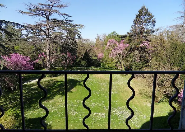 Chateau De Clermont-saves Bed & Breakfast