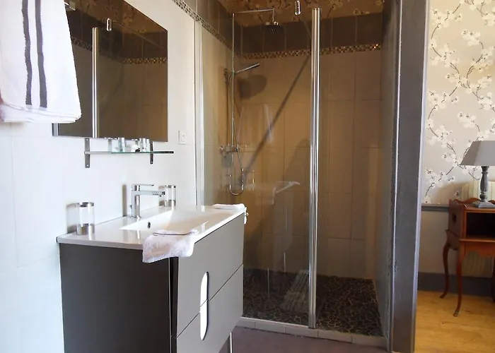 Bed & Breakfast Chateau De Clermont-saves LʼIsle-Jourdain