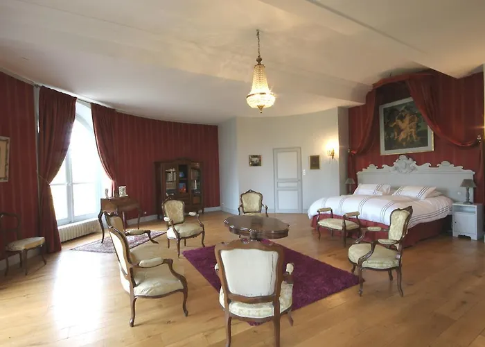 Chateau De Clermont-saves LʼIsle-Jourdain