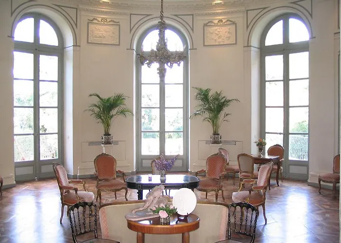 Chateau De Clermont-saves * LʼIsle-Jourdain