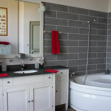 Chateau De Clermont-saves LʼIsle-Jourdain