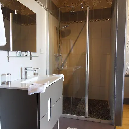 Bed and Breakfast Chateau De Clermont-saves LʼIsle-Jourdain