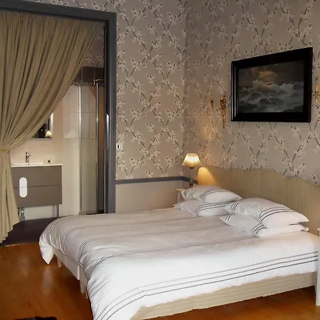 Chateau De Clermont-saves Bed and Breakfast LʼIsle-Jourdain